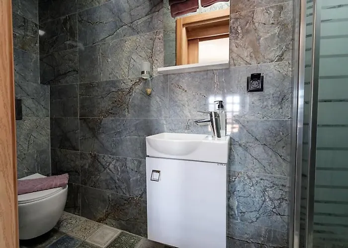 Liman Deluxe Hotell *